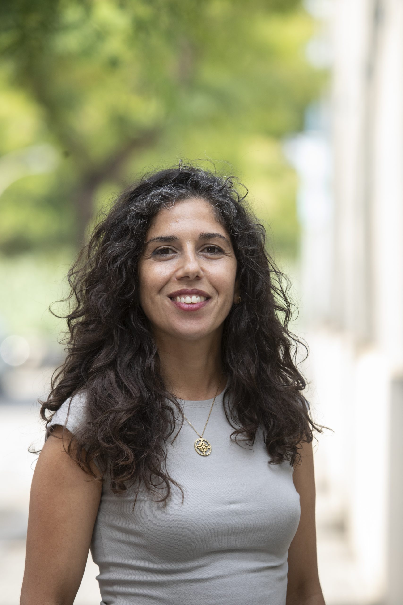 Claudia Dakhil Carcovich educación y cooperación